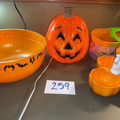 Lot 259 - halloween lot