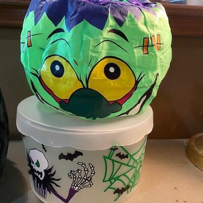 Lot 260 - halloween lot