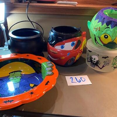 Lot 260 - halloween lot