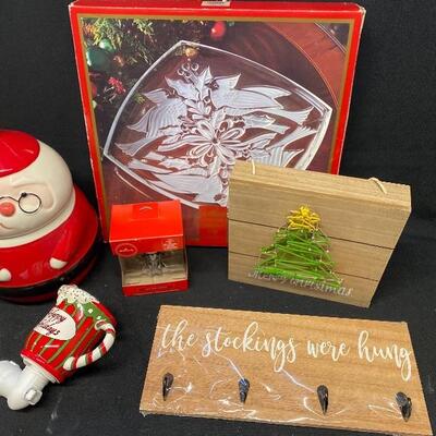 Lot 53: Christmas Decor