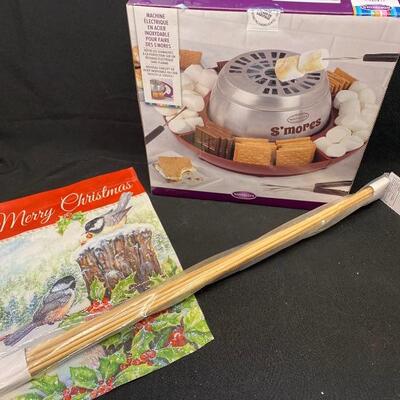 Lot 46: Christmas Essentials 