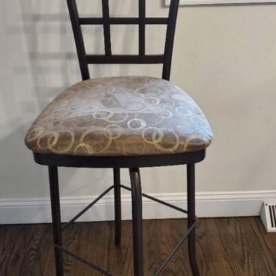 Lot 66: Amisco Pub Table Set