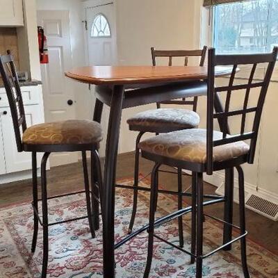 Lot 66: Amisco Pub Table Set