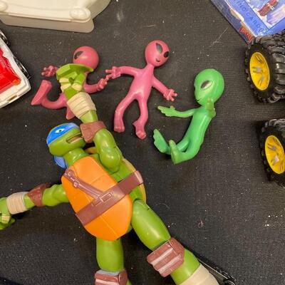 Lot 74: Toy lot