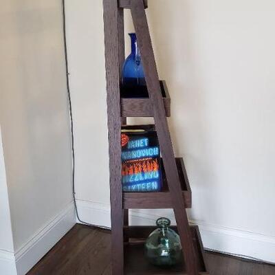 Lot  102:  Ladder Shelf