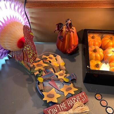Lot 263 - Fall Decor