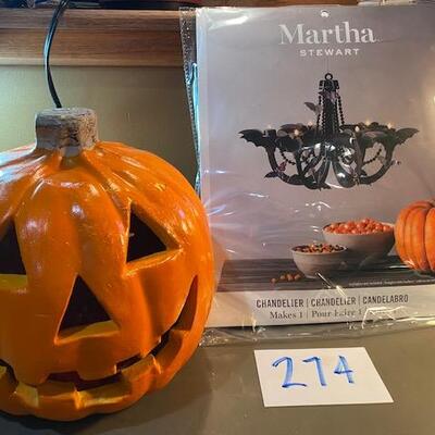 Lot 274 - Halloween decor