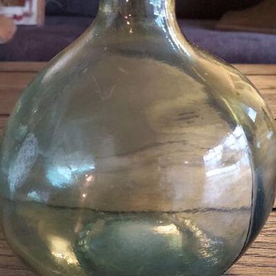 Lot 103: Vases