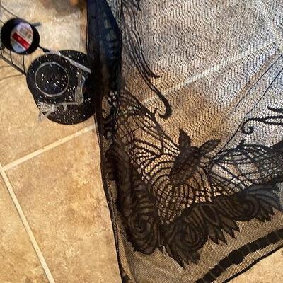 Lot 275 - halloween decor