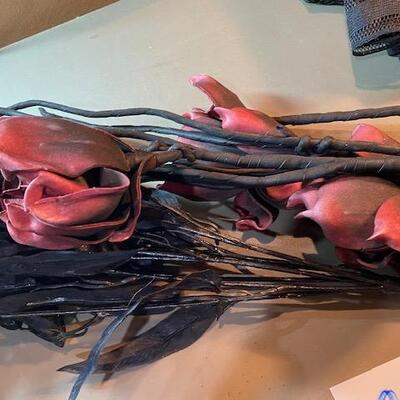 Lot 275 - halloween decor