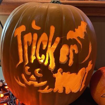 Lot 276 - halloween decor