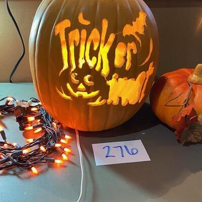 Lot 276 - halloween decor