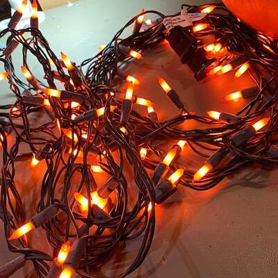 Lot 276 - halloween decor
