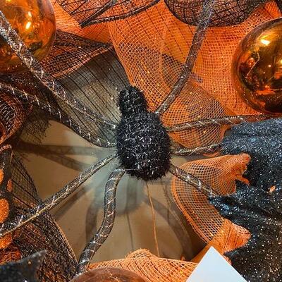 Lot 279 - mesh halloween wreath