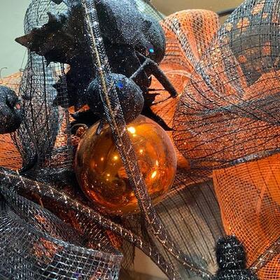 Lot 279 - mesh halloween wreath