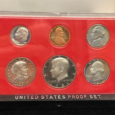 Lot 30 - 1981 S Coin Proof Set