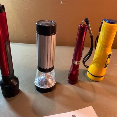 Lot 304 - 4 flashlights 
