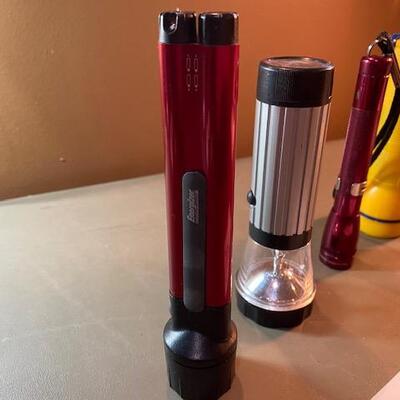 Lot 304 - 4 flashlights 
