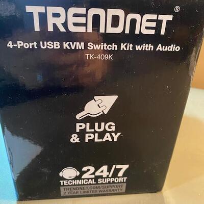 Lot 310 - 4 port USB KVM Switch kit