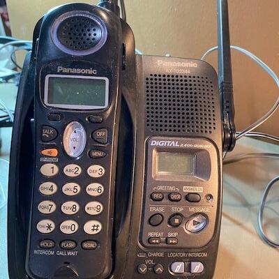 Lot 392 - Cordless phones