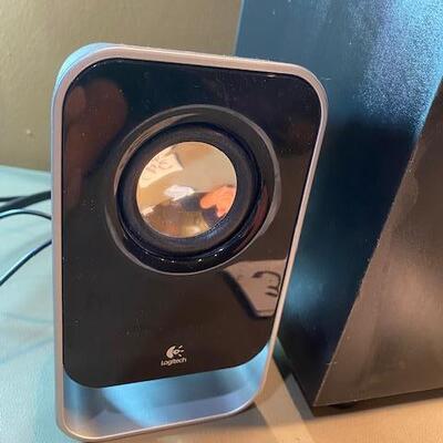Lot 393 - Speakers