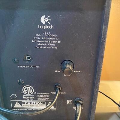 Lot 393 - Speakers
