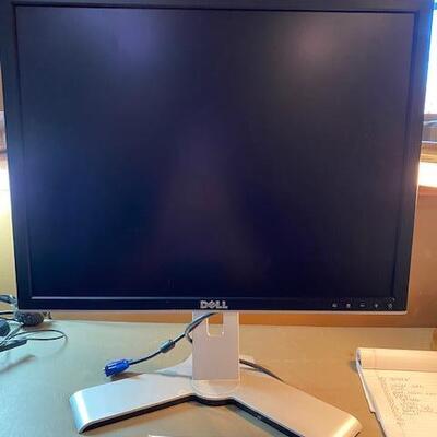 Lot 400 - 20" Computer Monitor