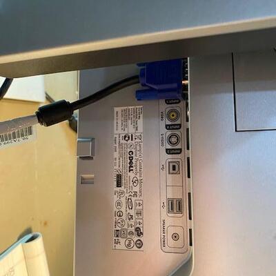 Lot 400 - 20" Computer Monitor