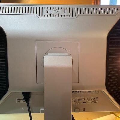 Lot 400 - 20" Computer Monitor