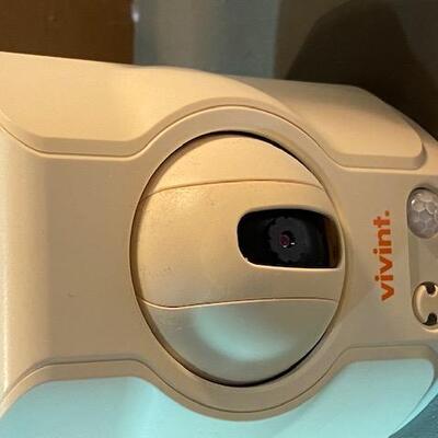 Lot 402 - Vivint cameras