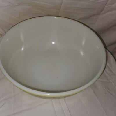 Lg Yellow pyrex bowl