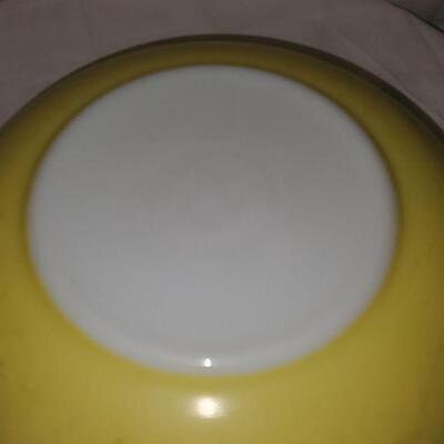Lg Yellow pyrex bowl