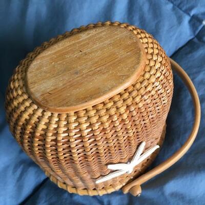 Vintage Cape Cod Basket with Sand Dollar 9â€
