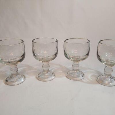 29 - 4 Glass Goblet Set