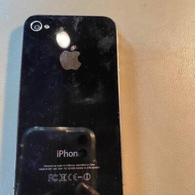 Lot 422 - iPhone 4S