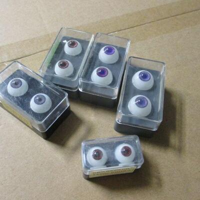 Lot 45 - Glastic Realistic Doll Eyes 