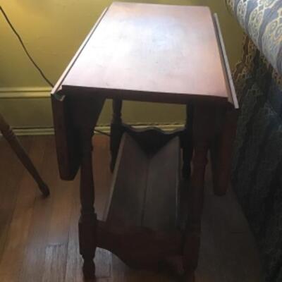 B517 Vintage Drop leaf End table 