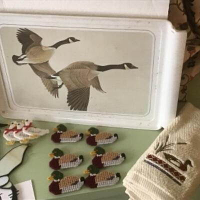 B508 Lot of Misc Waterfowl Collectibles 