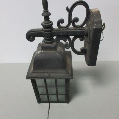 Lot 73 - Outdoor Electric Light 