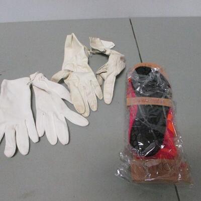 Lot 79 - Vintage Gloves & Fit Kicks