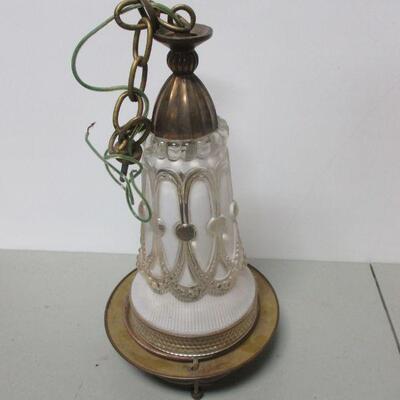 Lot 80 - Electric Hanging Light With Decorative Shade