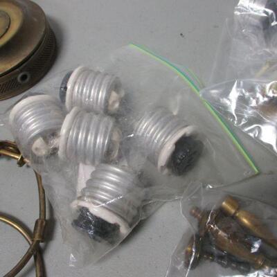 Lot 89 - Lamp Accessories 