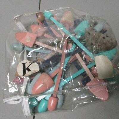 Lot 94 - Shoe Horns & Shelving Hooks