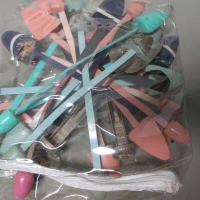 Lot 94 - Shoe Horns & Shelving Hooks