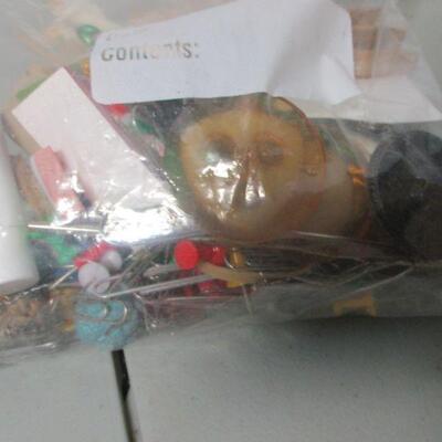 Lot 96 - Sewing Container & Accessories 