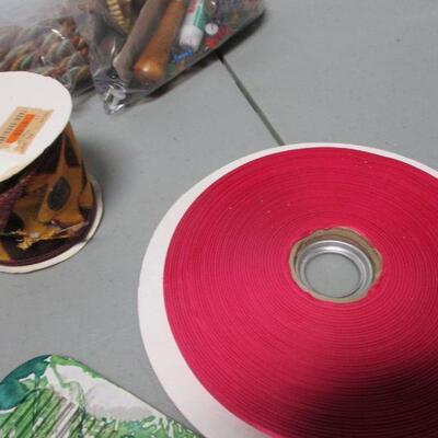 Lot 96 - Sewing Container & Accessories 