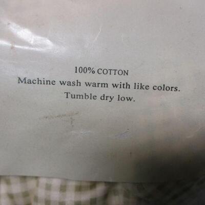 Lot 97 - Pottery Barn Sheet Set Twin