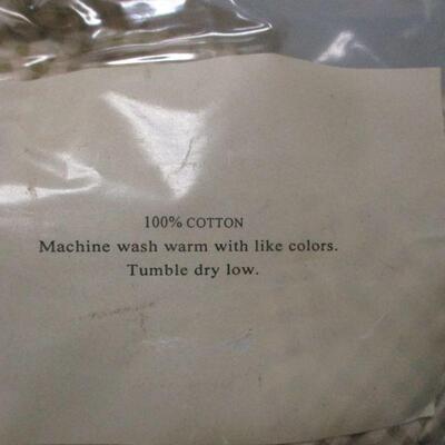 Lot 97 - Pottery Barn Sheet Set Twin