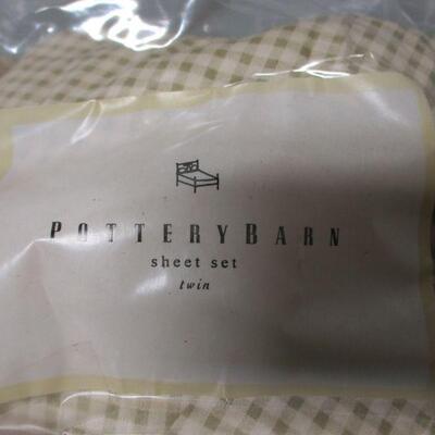 Lot 97 - Pottery Barn Sheet Set Twin