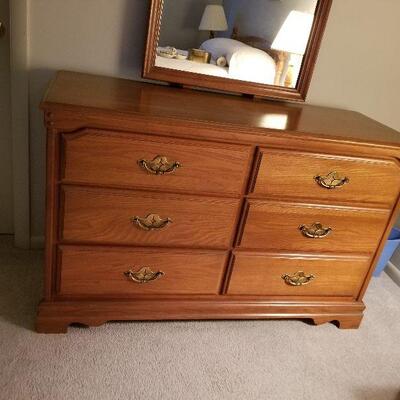 40 - 6 Drawer Dresser w/Mirror